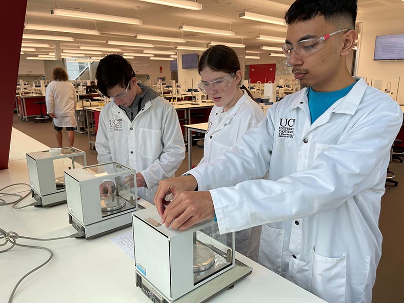 Discovery Camp students in the lab