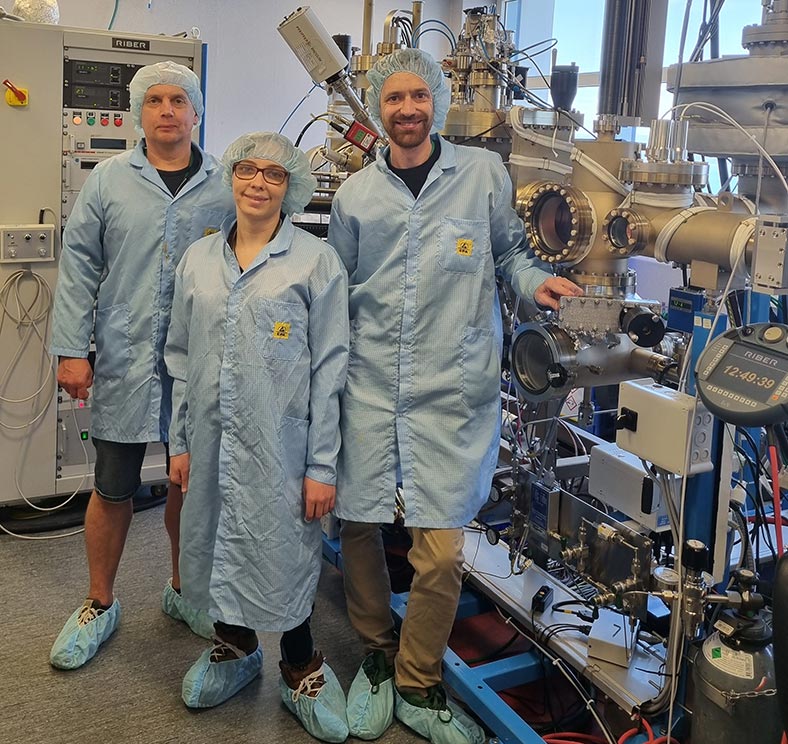 Ben, Catherine and Will with the Riber deposition system in the Spintronics laboratory at VUW.
