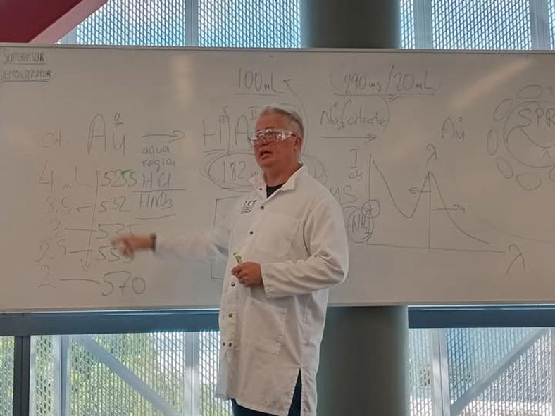 DiscoveryCamp tutor