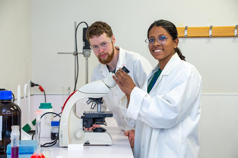 Braydon Nikolaison and Shivangi Chourasia. Photo by David Wiltshire, Massey University.