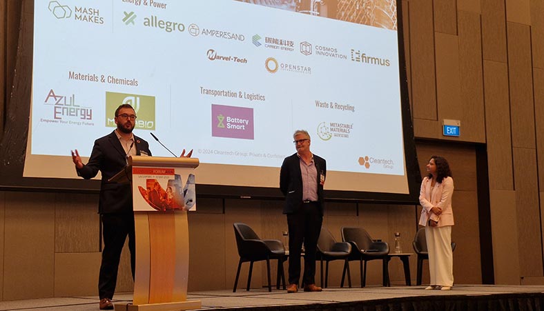 Openstar receiving APAC Cleantech 25 award at Cleantech Forum Asia