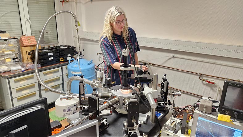 Marissa Dierkes working on her PhD research with the impedance spectroscopy machine at the University of Toulouse, France