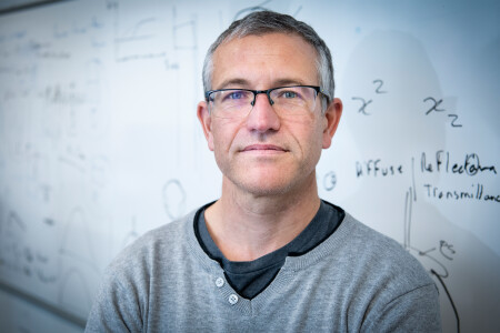 2025 Dan Walls Medal awarded to Professor Eric Le Ru