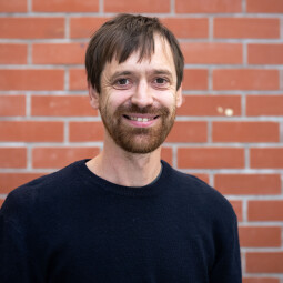 Dr William Holmes-Hewett